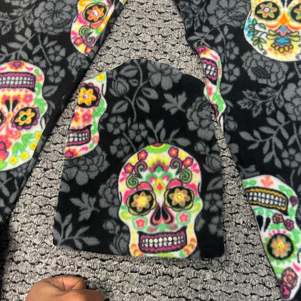 Colorful Skull Patterned Beanie - Picture 2 of 11